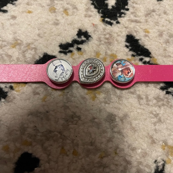 Snap bracelet includes 3 snaps (shown) - Picture 2 of 3